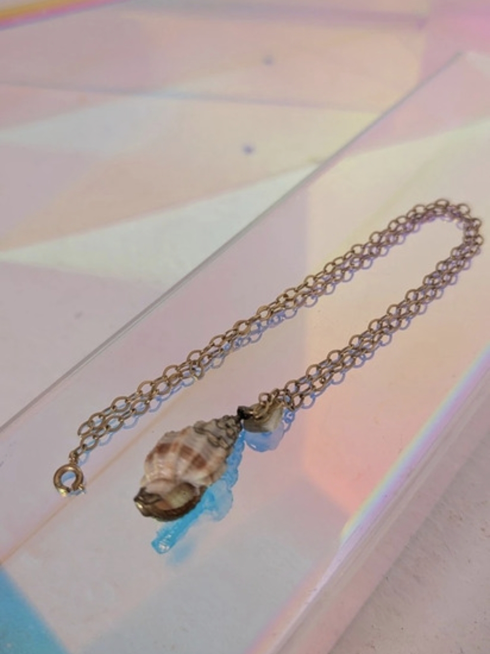 Shell Pendant Necklace in Brown & Gold Like New